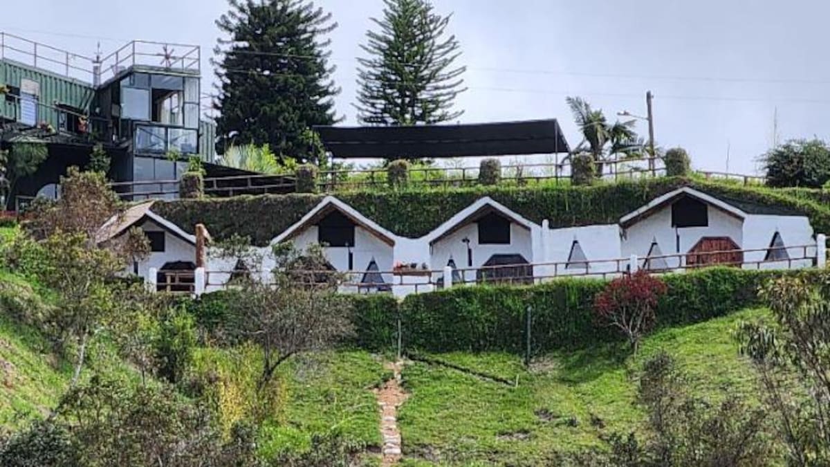 En El Peñol construyeron un glamping bajo tierra