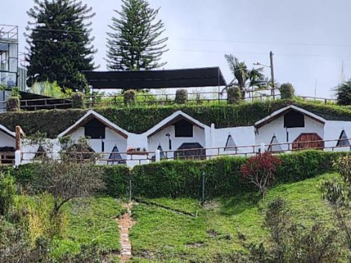 En El Peñol construyeron un glamping bajo tierra