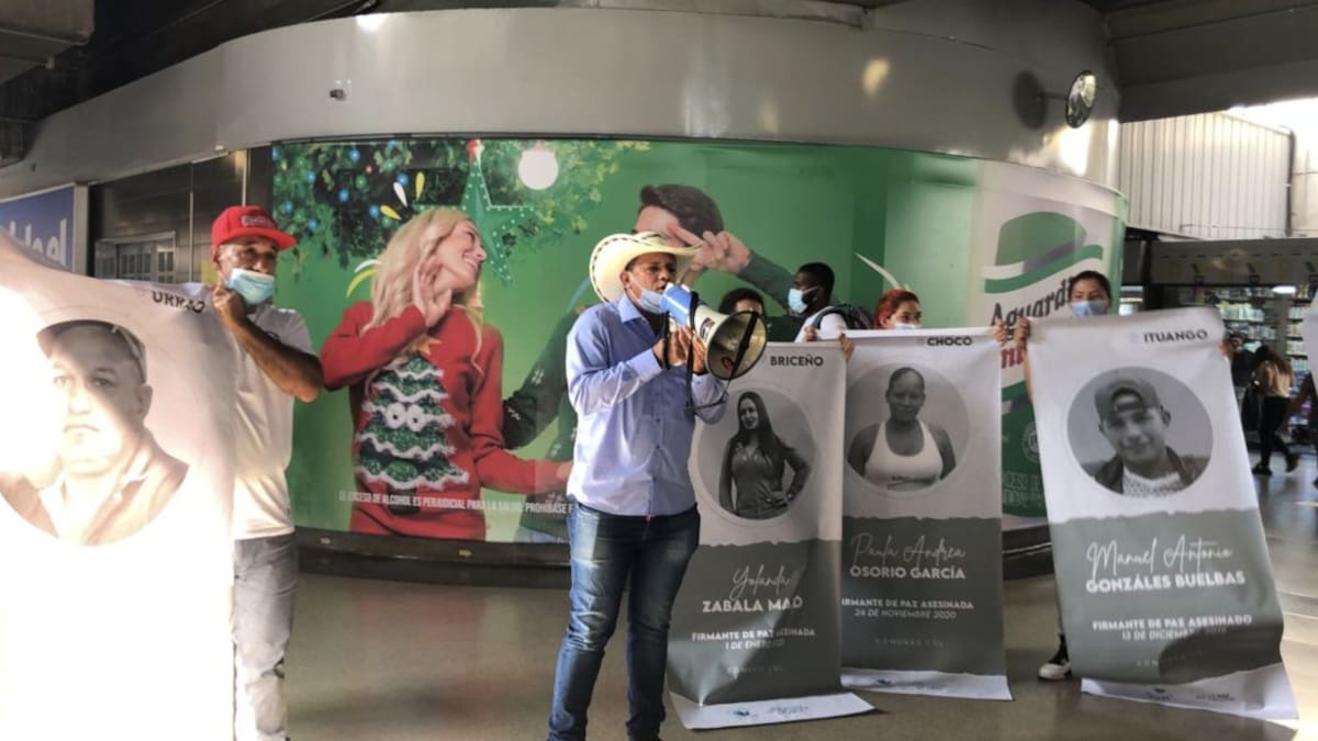 Comunes protesta en Medellín por asesinatos de firmantes de paz