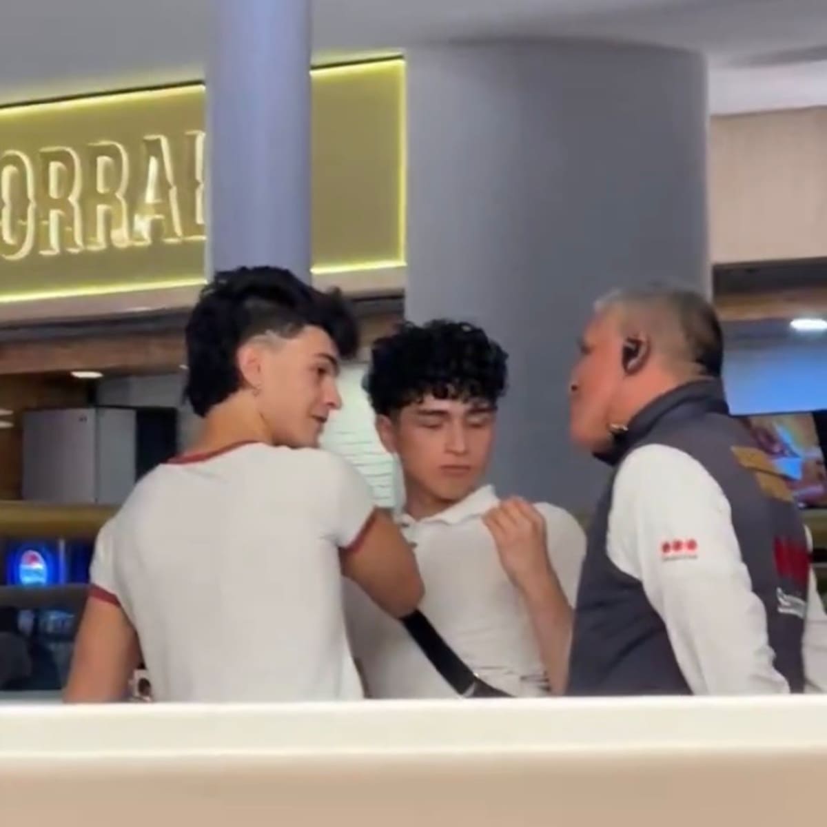 Centro Comercial Andino se pronuncia tras presuntos hechos de discriminación a pareja homosexual