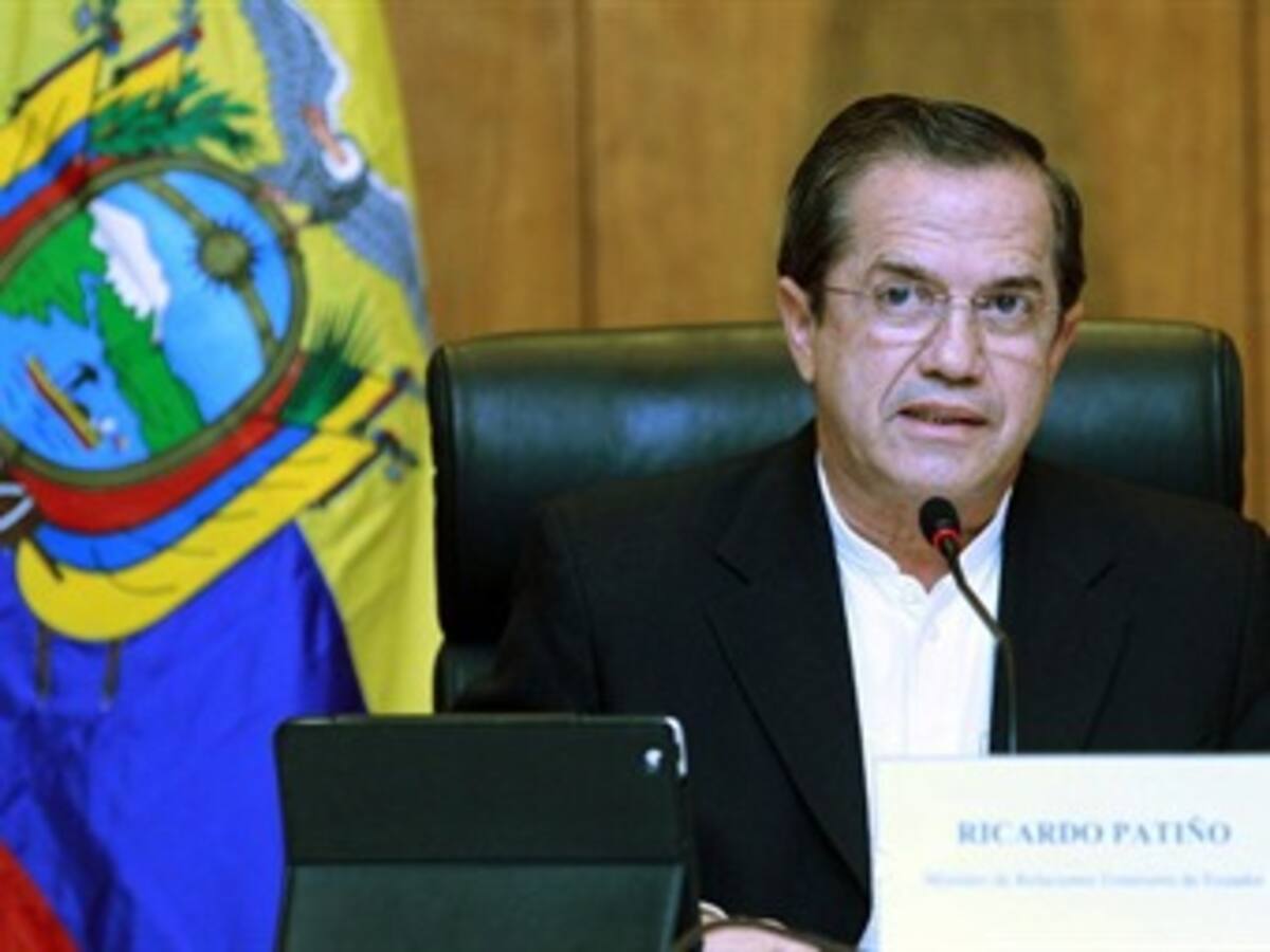 Ecuador dice que apoya paz en Colombia pero no tolerará grupos irregulares en la frontera