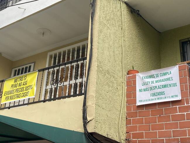 Comunidad de la Avenida 80 en Medellín exige que se cumpla la ley de protección a moradores