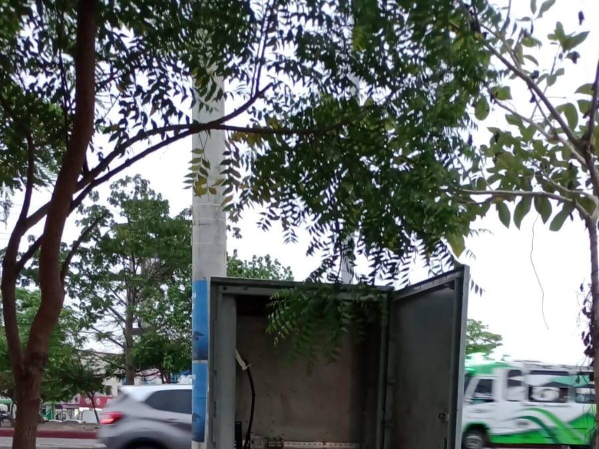 Delincuentes vandalizaron semáforos en glorieta de Bazurto