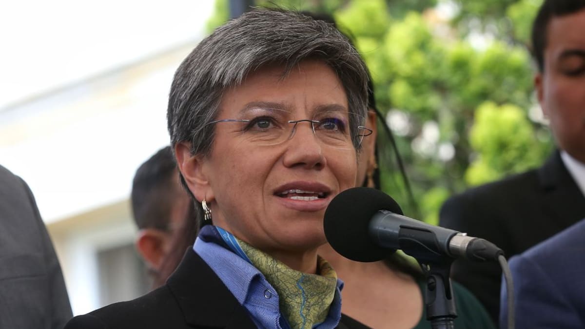 “No hay derecho a pasar por una obra y no estén trabajando”: Claudia López