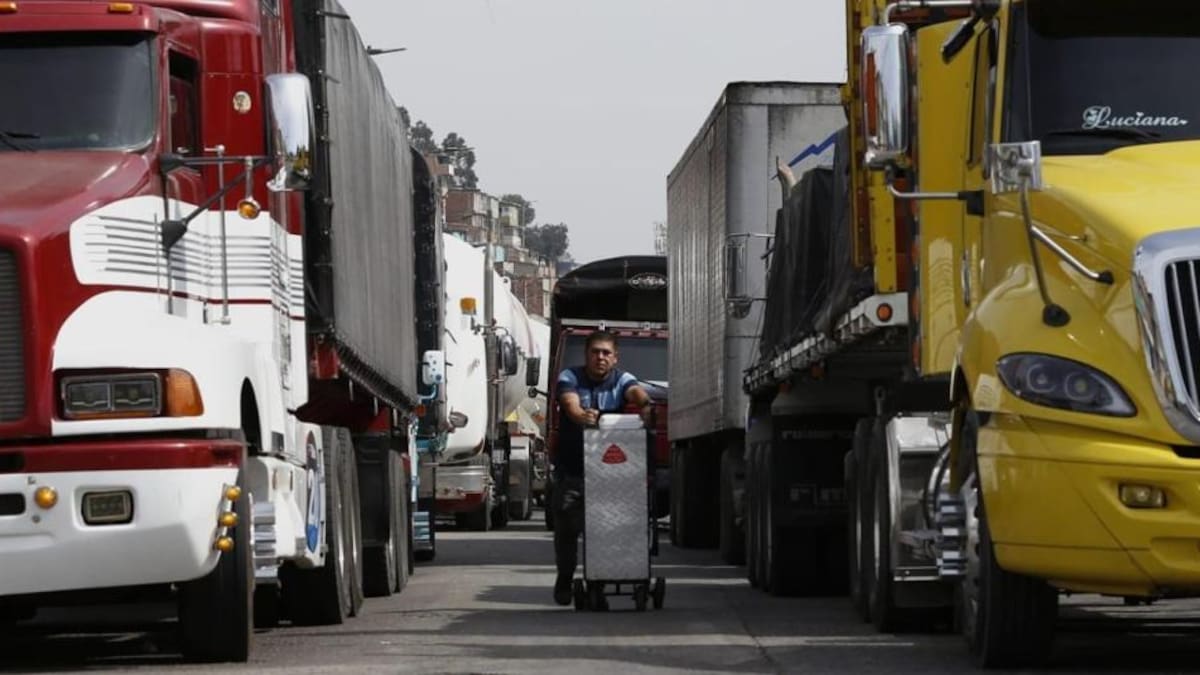Bloqueo de vías tiene al transporte de carga en crisis en el occidente del Huila