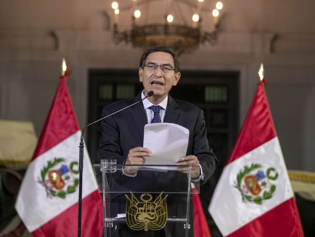 Congreso de Perú suspende al presidente Vizcarra por &quot;incapacidad temporal&quot;