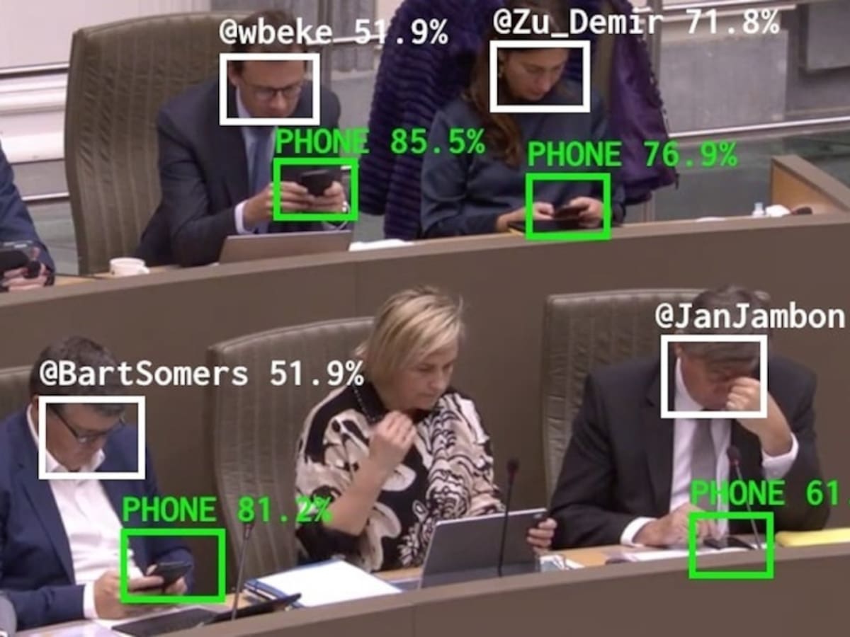 ¡Atentos políticos! Sistema detecta cuando mira el celular en plenaria