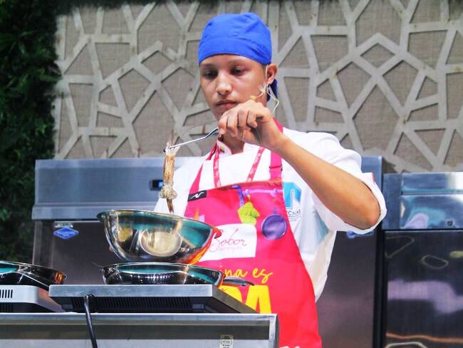 estudiante de UNITECNAR gana el Concurso Iris Gastronómico en Sabor Barranquilla 2025