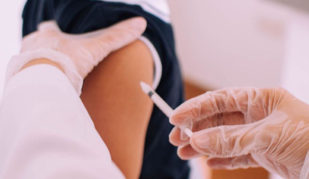 Se está vacunando persona de 45 años y más, con la cédula en cualquier lugar del departamento.