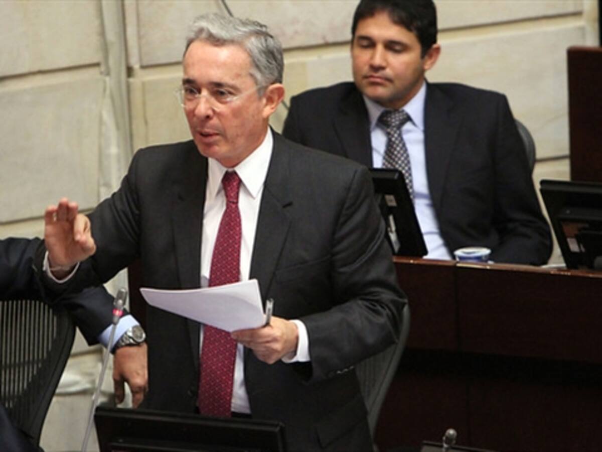 Santos y fiscal presionan a la justicia en favor de las Farc: Uribe