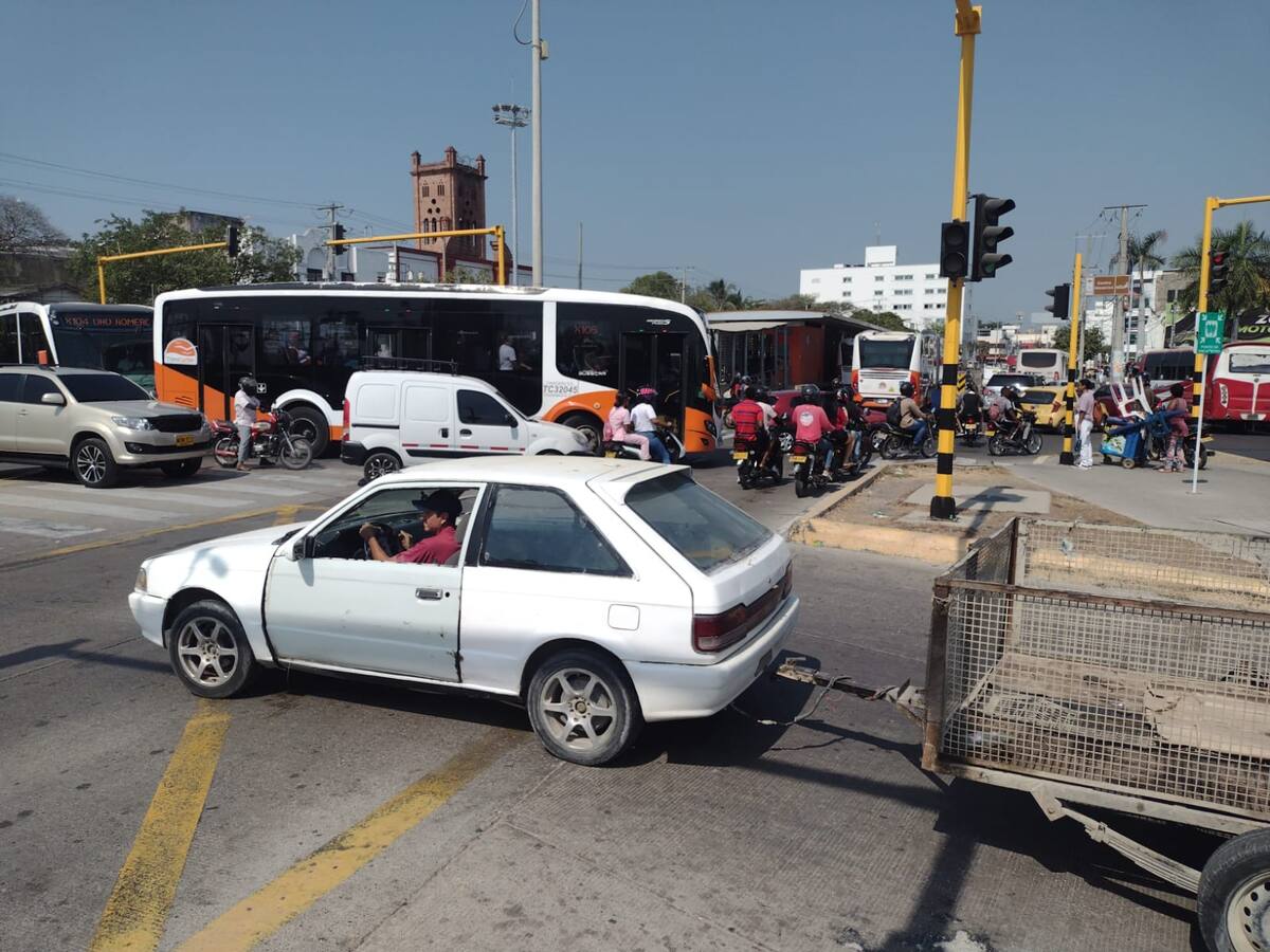 Cartagena registra largos trancones por crisis en Transcaribe