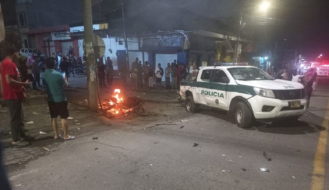 El vehículo cargado con explosivos fue activado al paso de una patrulla que efectuaba un recorrido de rutina. 