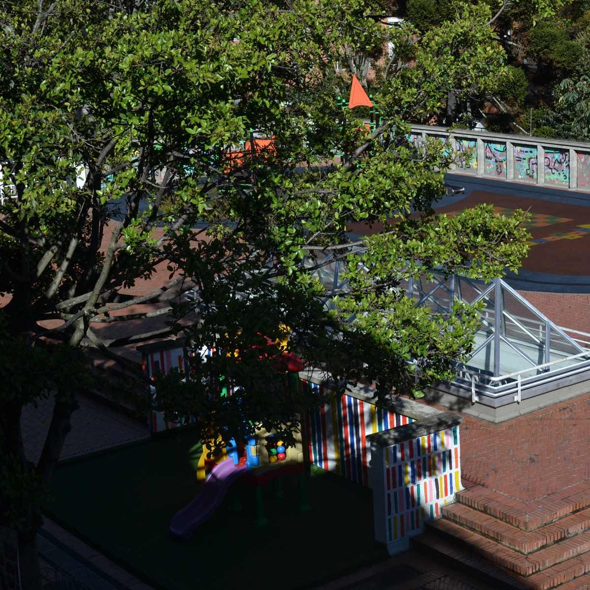 Agencia Francesa para la Enseñanza decidió suspender temporalmente al rector del Liceo Francés
