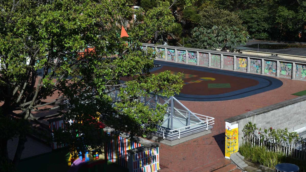 Agencia Francesa para la Enseñanza decidió suspender temporalmente al rector del Liceo Francés