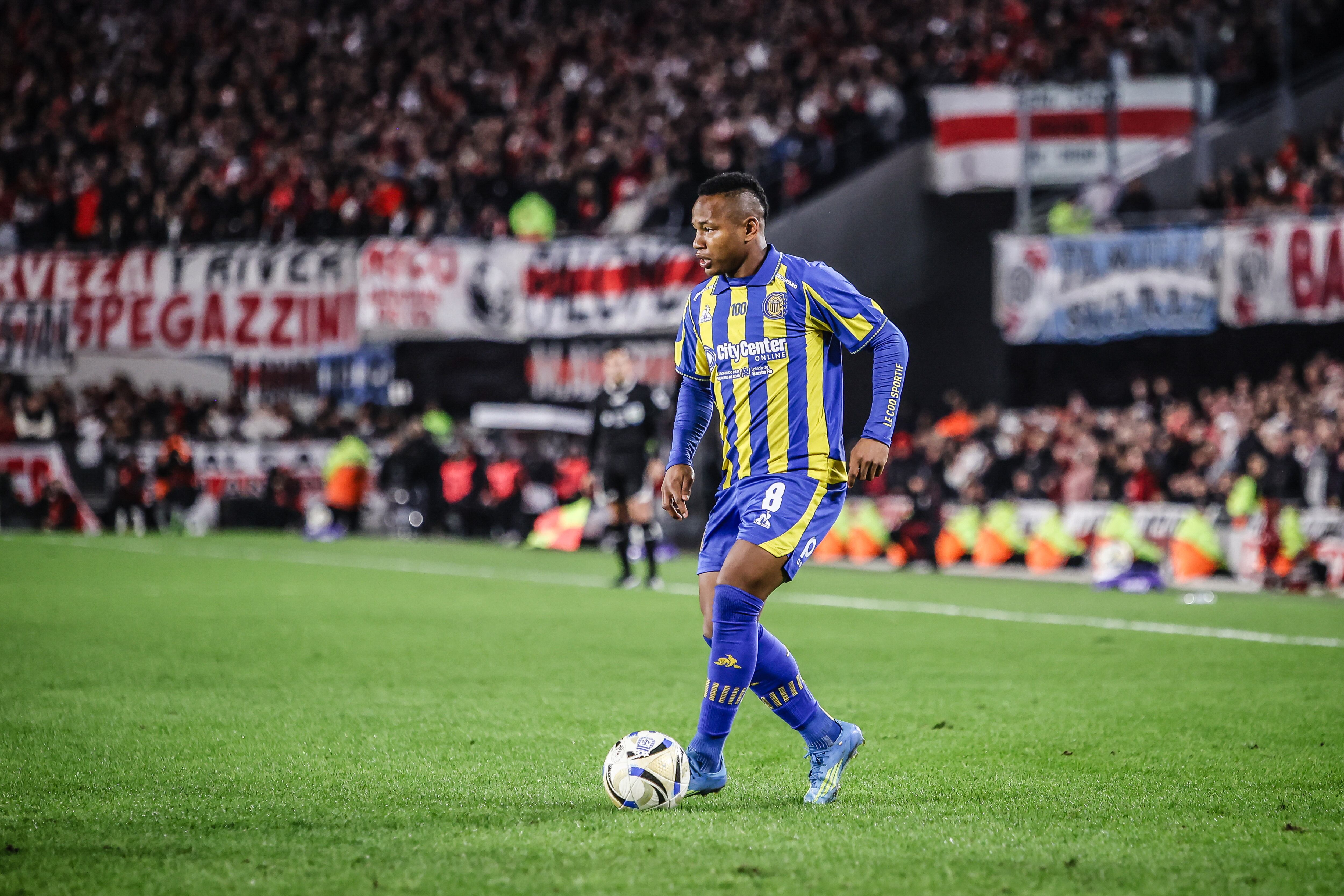 BUENOS AIRES, ARGENTINA - 2026/05/16: Jaminton Campaz of Rosario Central seen in action during the match between River Plate and Rosario Central for the Semi Finals of Argentine Professional Football League at Mas Monumental Stadium. Final Score: River Plate 1 - 0 Rosario Central. (Photo by Roberto Tuero/SOPA Images/LightRocket via Getty Images)