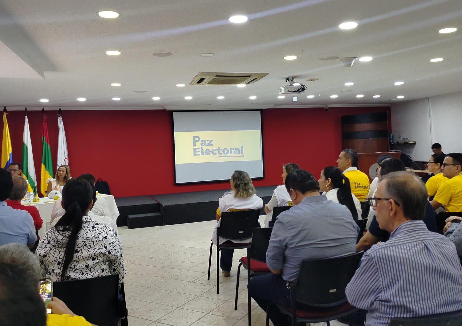 Empresarios y comerciantes del Huila respaldan la estrategia de paz electoral durante encuentro institucional en Neiva.