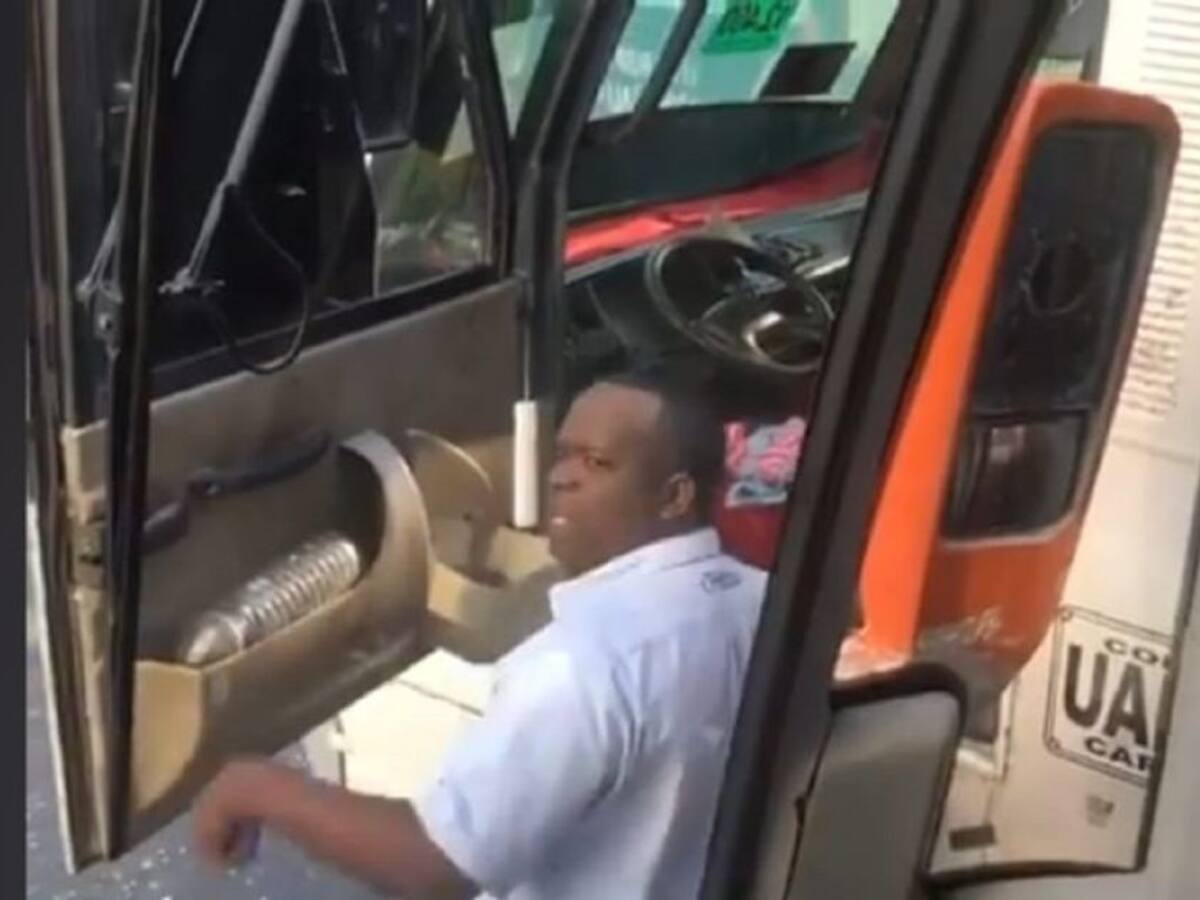 Imponen comparendo a persona que agredió bus de Transcaribe