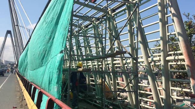 Las obras en desarrollo empañan la iluminación de navidad.