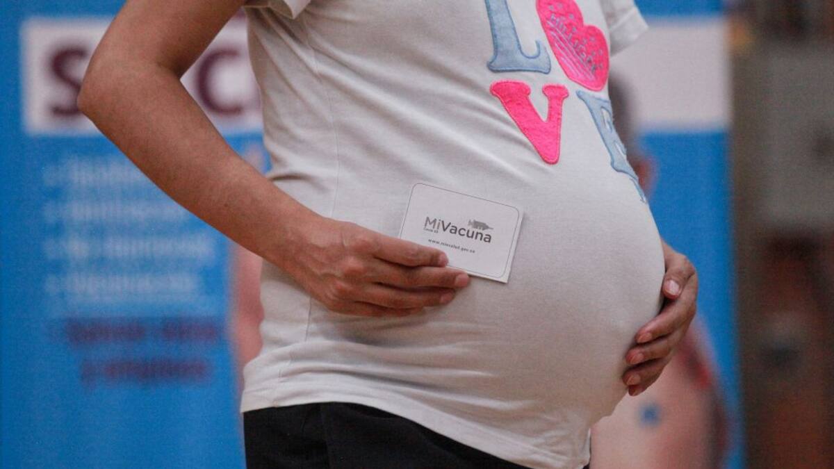 U. Nacional busca tumbar mitos contra la vacunación en mujeres embarazadas