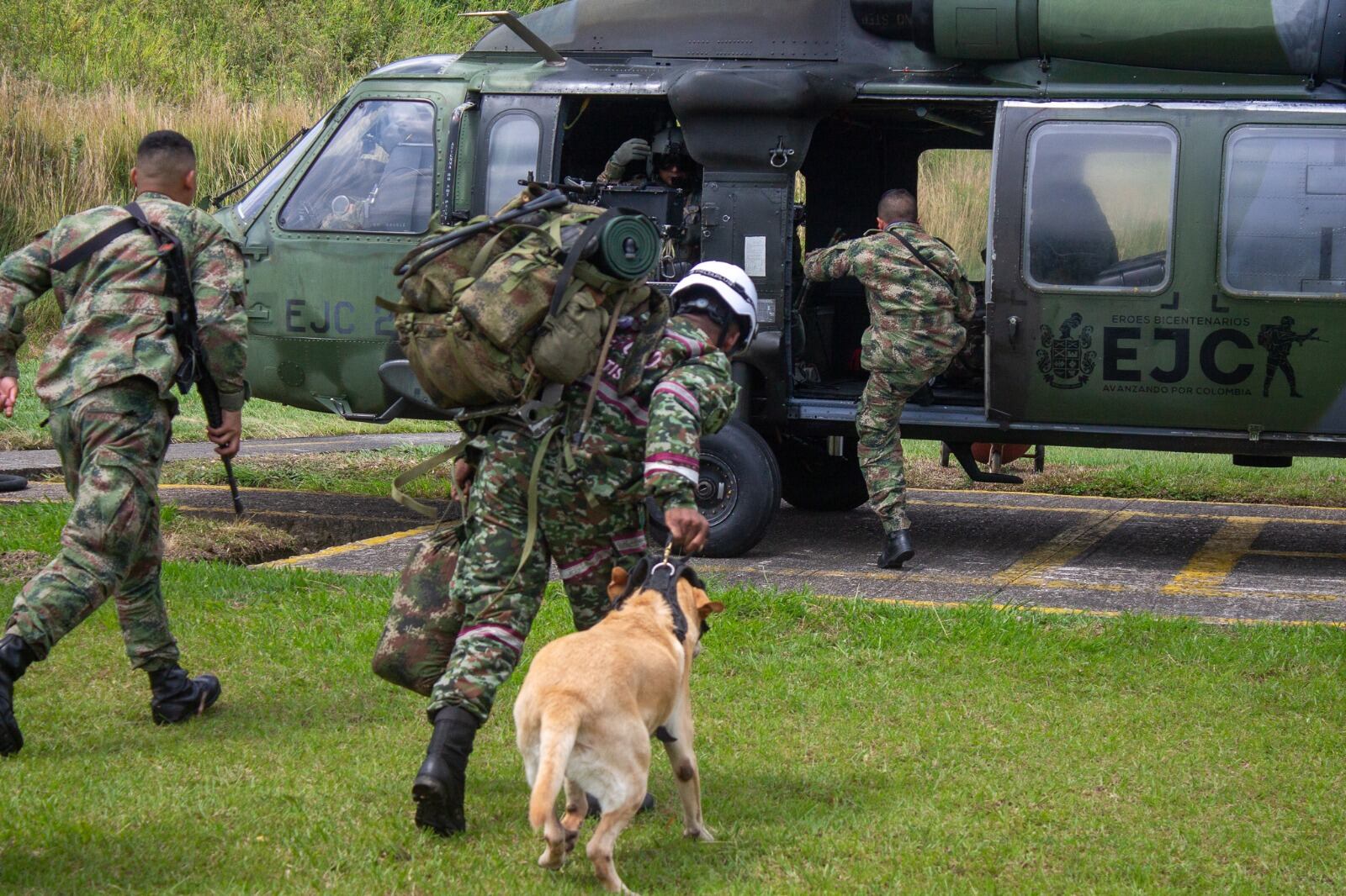 El binomio guía y canino apoyan las labores de búsqueda de la niña Eileen en el Tolima