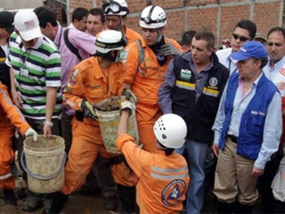 Presidente Santos declara emergencia económica, social y ecológica