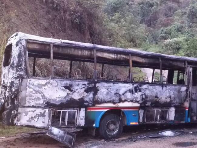 Recompensa por hombres que quemaron bus en carreteras de Cundinamarca