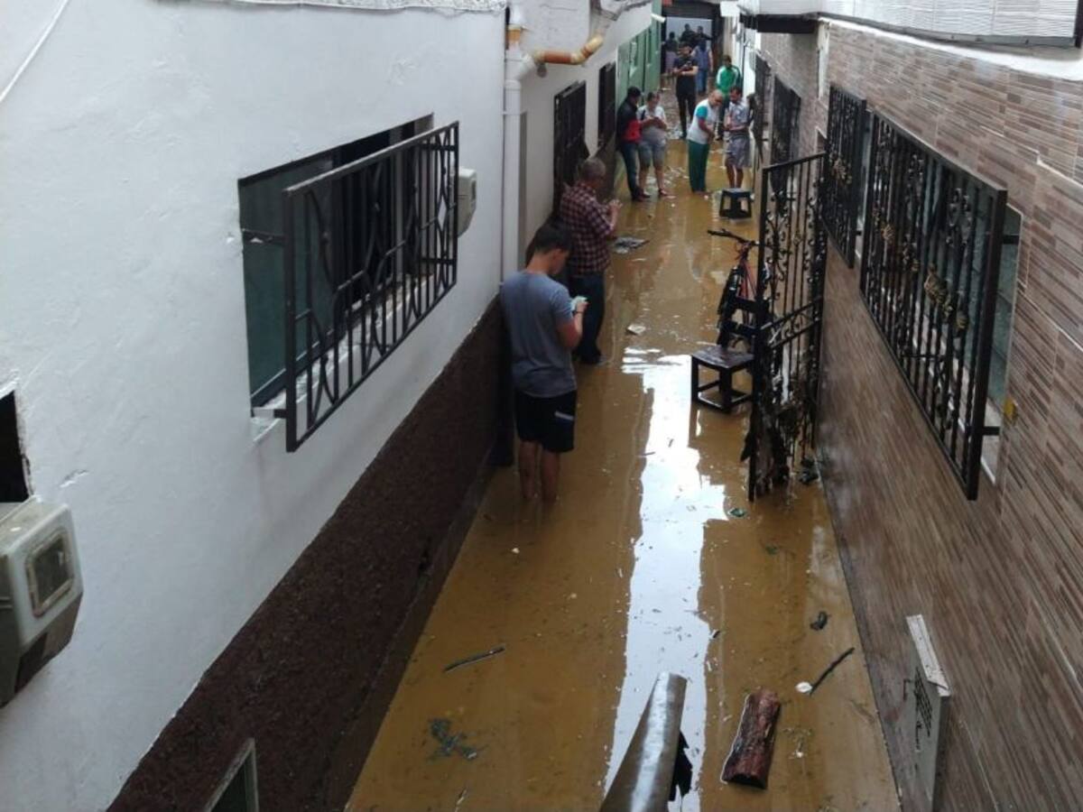 Un hombre murió al caerle encima un muro cuando su casa se inundó
