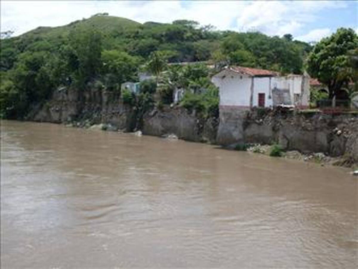 Alerta en Antioquia por riesgo de inundaciones, vendavales y derrumbes