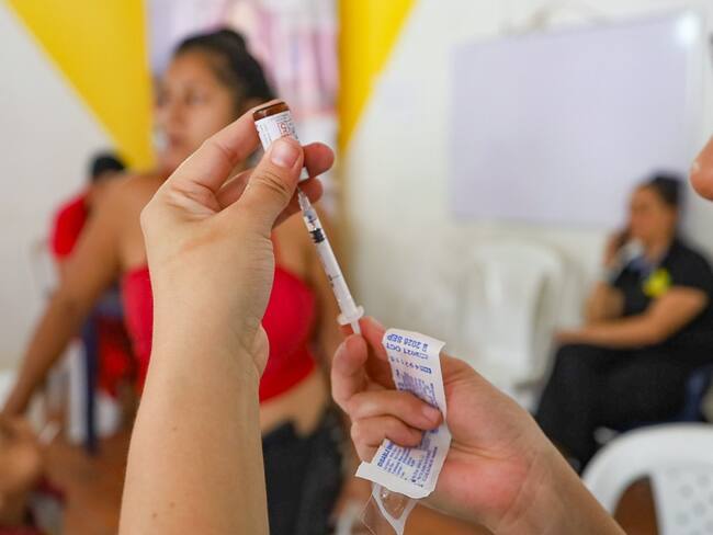 Vacunatón nocturna para niños hoy en Girón: puntos y horarios