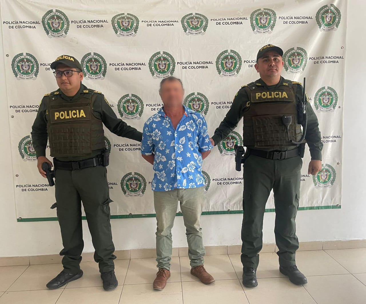 El sujeto es requerido por el juzgado promiscuo municipal de Suaza por el delito de actos sexuales abusivos con menor de 14 años agravado.