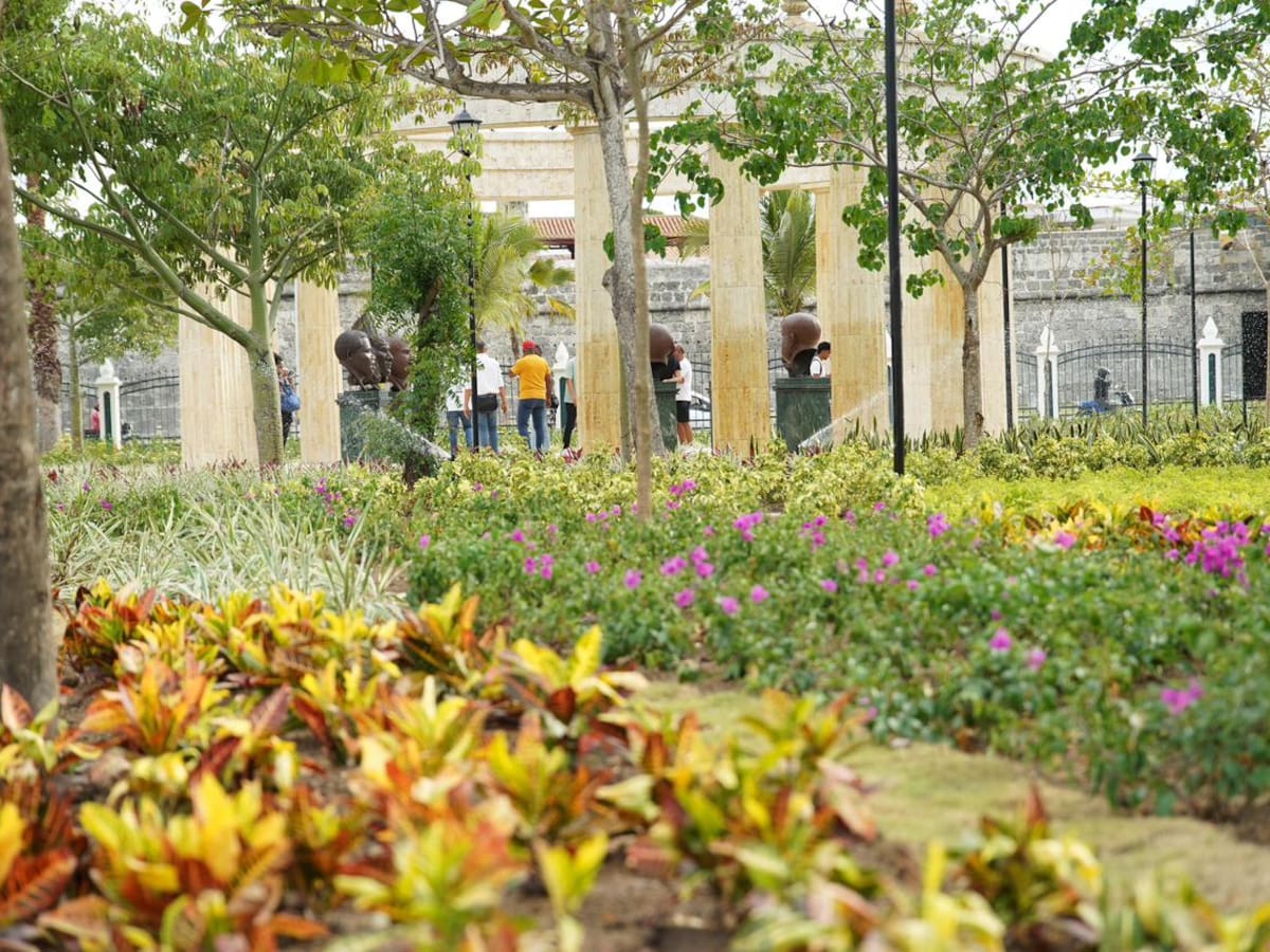 Recuperan más de 4.000 metros cuadrados de zonas verdes en el Parque Apolo