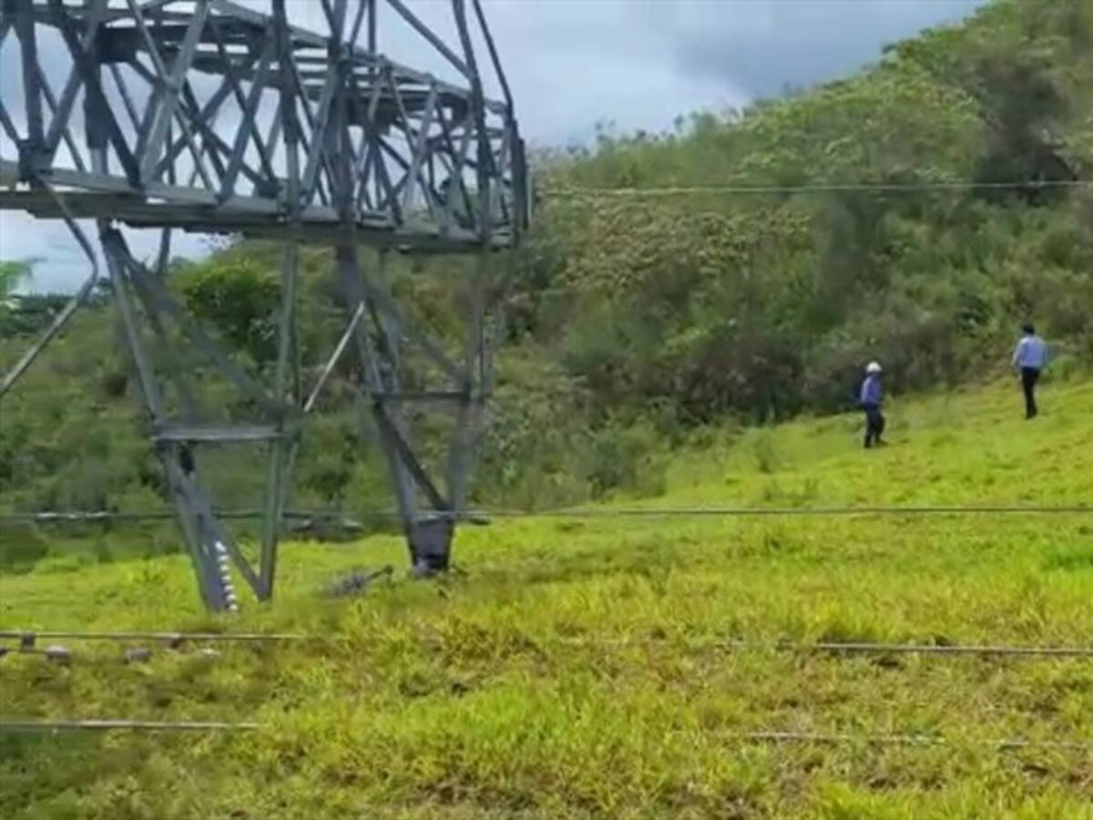 Atribuyen a Guacho atentado contra torre de energía de Tumaco