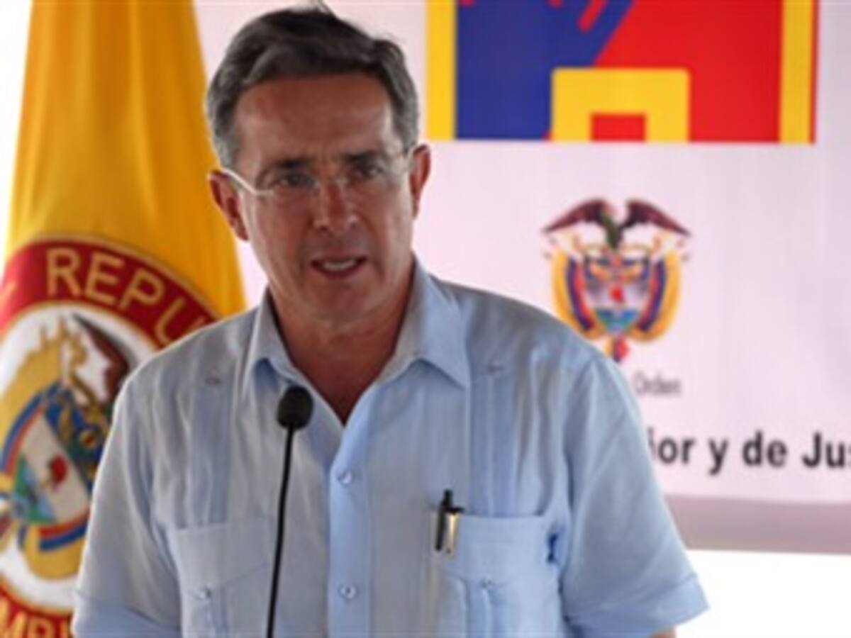 Uribe denuncia desplazamiento del crimen hacia el sur del país