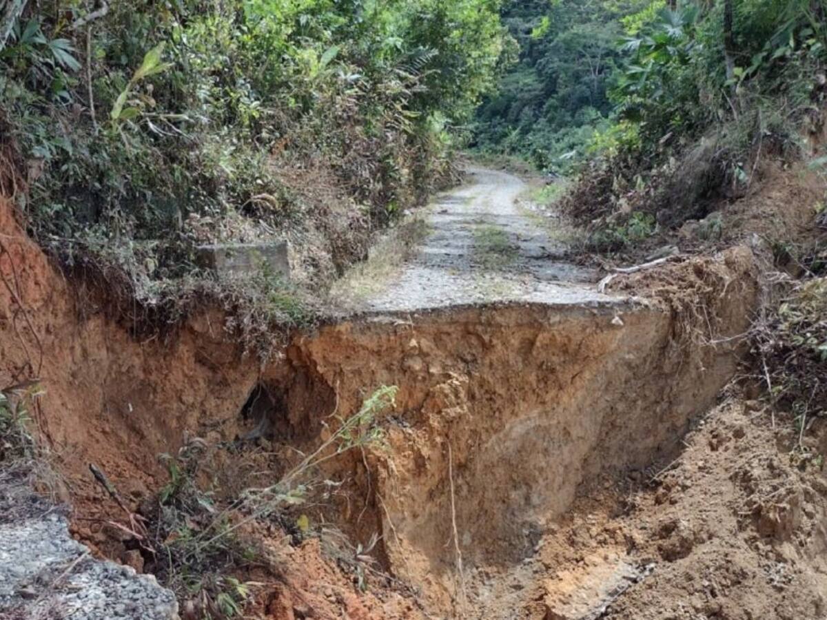 Graves afectaciones viales en el oriente caldense por el fuerte invierno