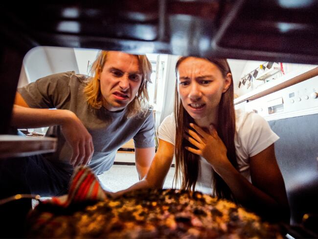 Cómo eliminar olores y sabores de comida quemada