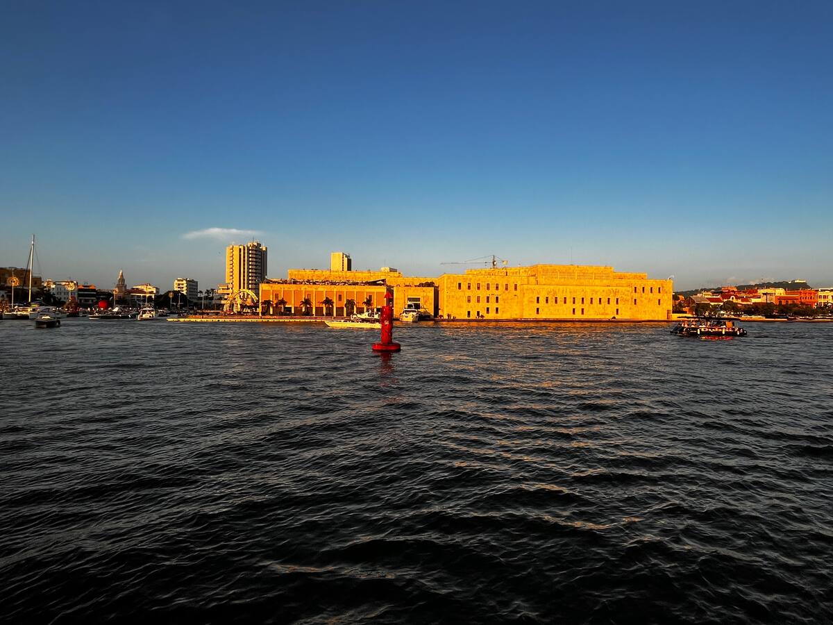 Policía busca a pareja que sostuvo relaciones sexuales en una embarcación en Cartagena