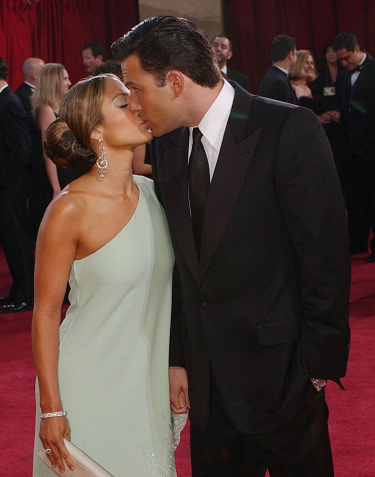 Jennifer López en una entrevista de la Revista W, dijo que no duda en los bailarines, haciendo referencia a su actual novio Casper Smart.