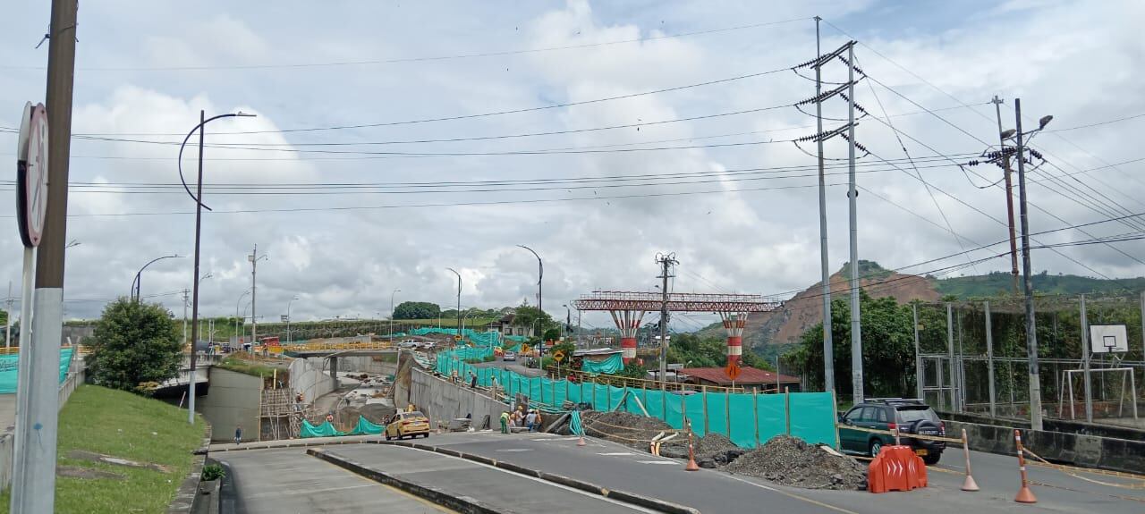Obras del intercambiador vial del Aeropuerto Matecaña - Caracol Radio Pereira.