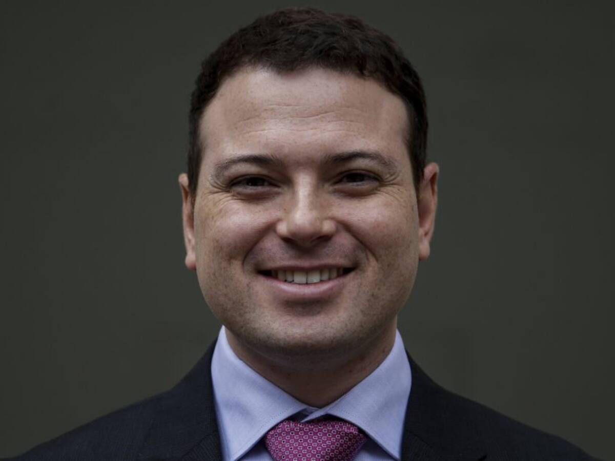 Senador Andrés García promueve visa de trabajo para migrantes venezolanos