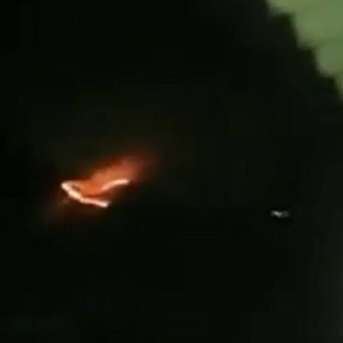 VIDEO: Más de 12 horas lleva activo incendio en Los Santos