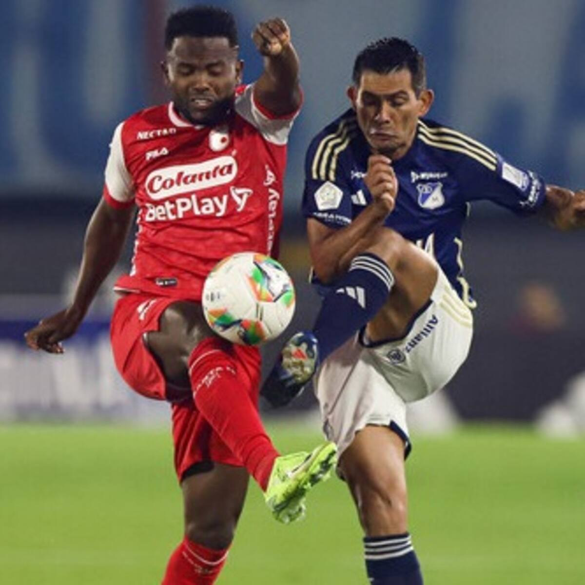 Millonarios sigue líder del Grupo A tras empatar un clásico caliente con Santa Fe