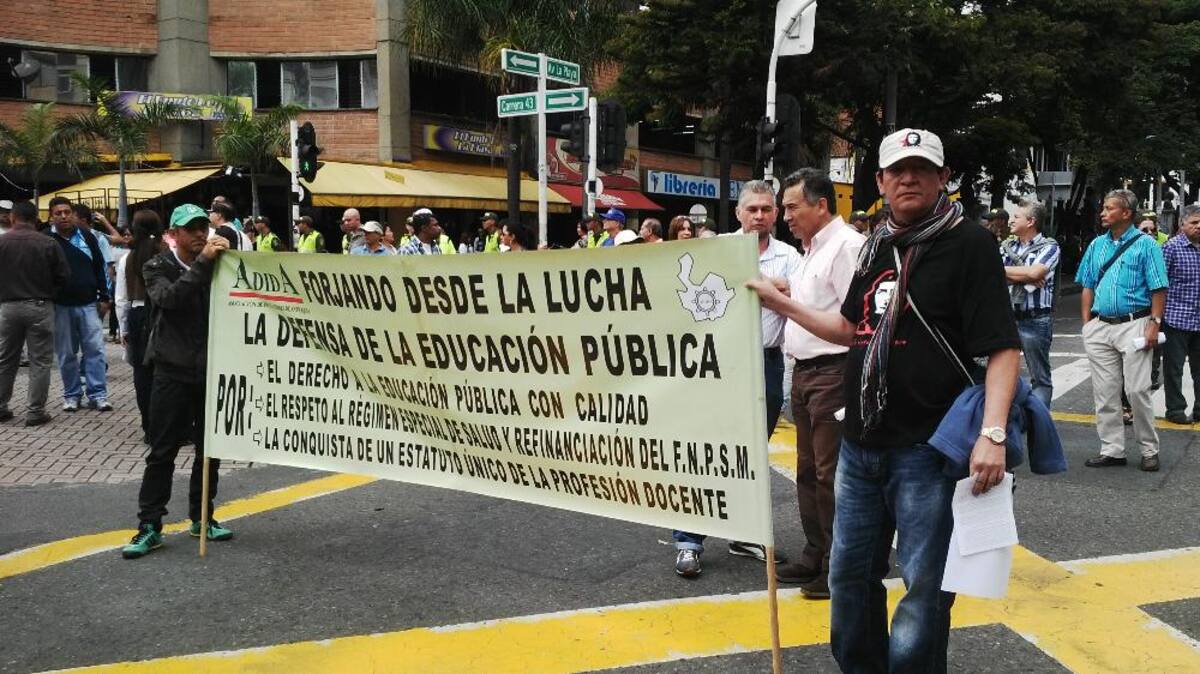 Los temas centrales por los cuales se manifiestan son la salud y los salarios.