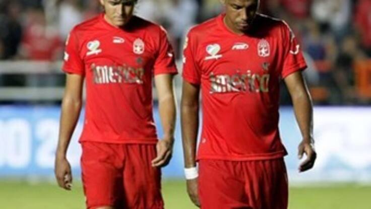 Heridos y destrozos causaron hinchas del América tras el descenso a la B