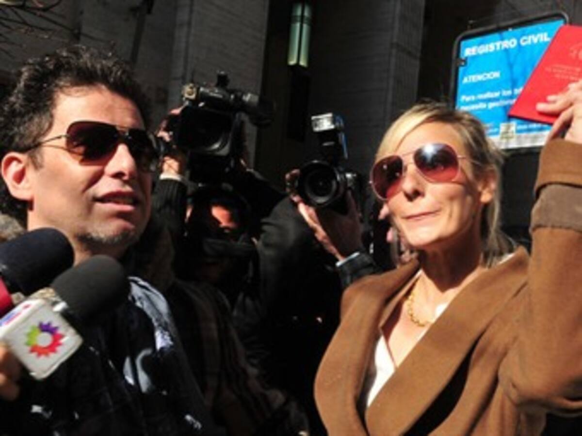 Andrés Calamaro se casa con la actriz argentina Julieta Cardinali