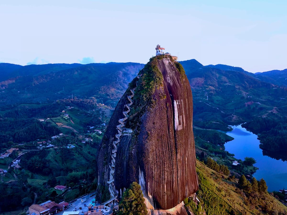 Consejo de Estado frena helipuertos turísticos en la Piedra del Peñol por afectar la tranquilidad