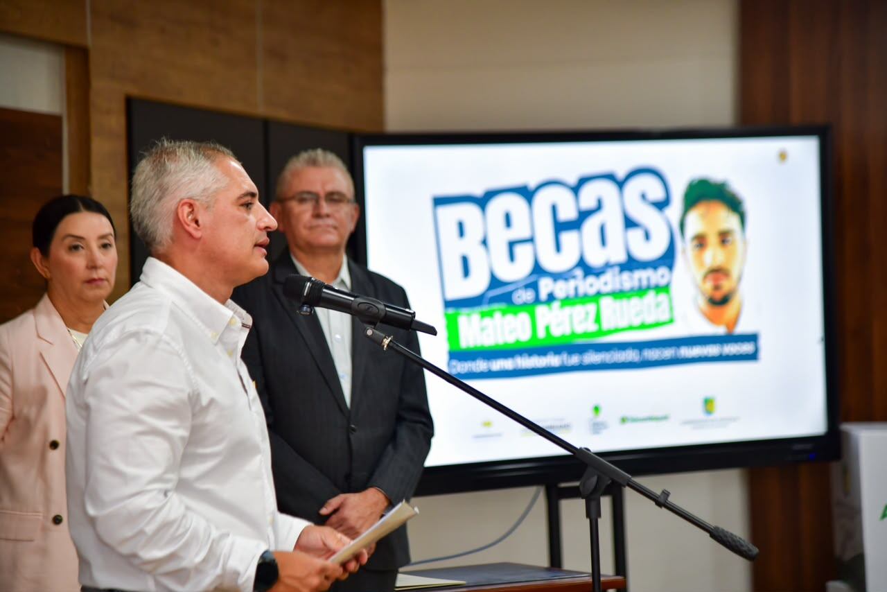 Becas de Mateo Pérez, asesinado por la guerrilla en Briceño- foto gobernación