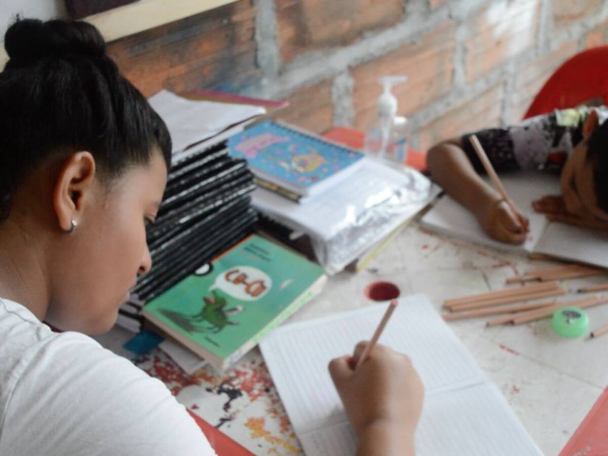 Colegios oficiales de Medellín no iniciarán clases presenciales