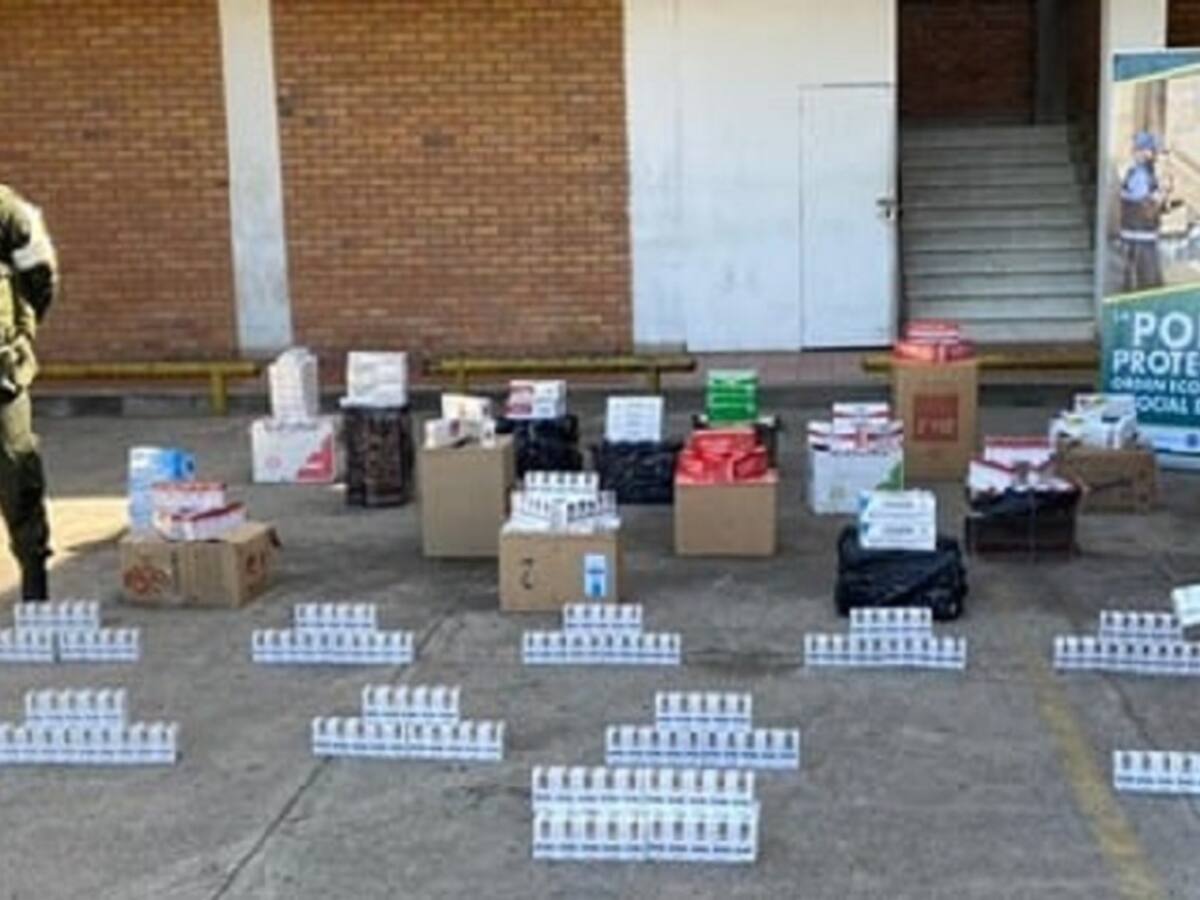 Policía fiscal y aduanera descubre 8mil cajas de cigarrillos de contrabando
