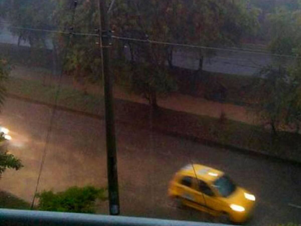 Fuertes lluvias causan estragos en Cali, en la madrugada de este viernes