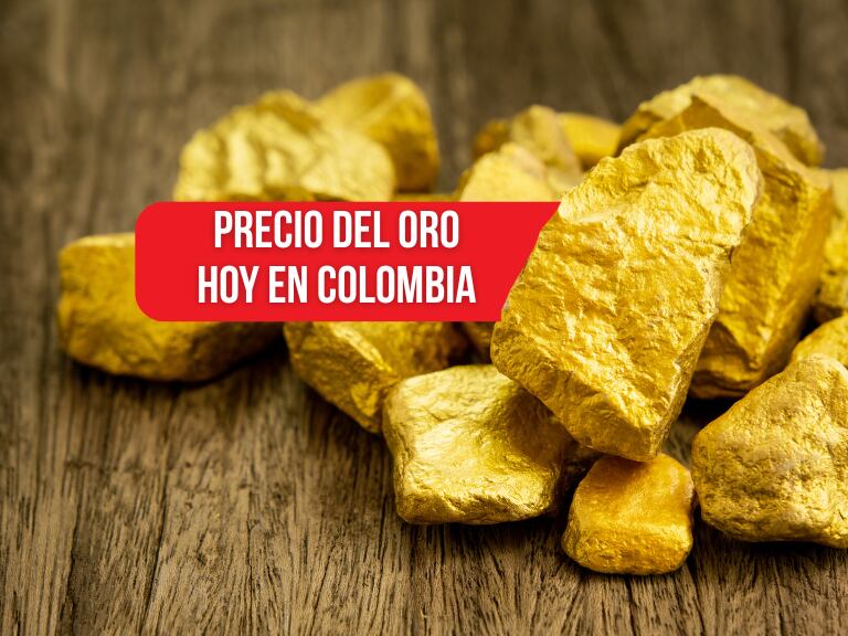 Trozos de oro sobre una mesa de madera (Getty Images)